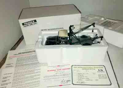 1/24 Diecast Danbury Mint 1933 International A5 Wrecker Tow Truck with Box, COA