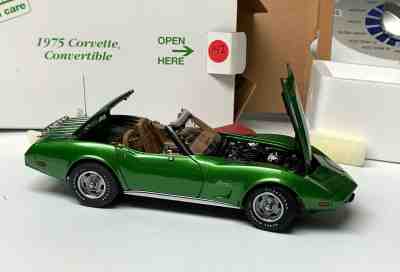 Danbury Mint 1975 Corvette Convertible - Green 1:24 Die Cast Car (Lot-142)  
