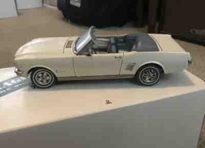 Danbury Mint 1966 The Ford Mustang Die-Cast Collector Car Cream Convertible