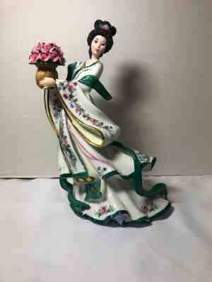  THE ROSE PRINCESS BY LENA LIU DANBURY MINT PORCELAIN FIGURINE 9 3/4" X 