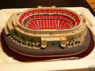 DANBURY MINT PNC ARENA NORTH CAROLINA STATE WOLFPACK FIGURE FIGURINE NIB *RARE*