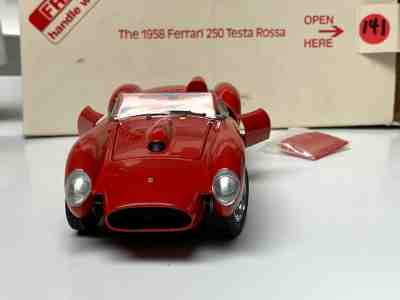 DANBURY MINT 1958 RED FERRARI 250 TESTA ROSSA  ROADSTER 1:24 (Lot-141)