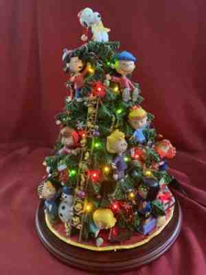 Danbury - The Peanuts Christmas Tree Snoopy Charlie Brown Lucy Linus Entire Gang