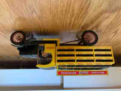 1927 Die cast coca cola delivery truck with popcases by the Danbury Mint