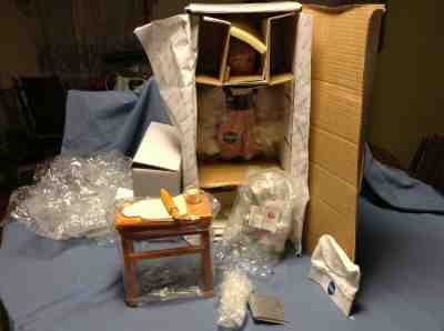 New Pillsbury Doughboy Danbury Mint Cookie Companions Porcelain Doll & Doughboy 