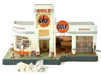 DANBURY MINT VINTAGE GULF SERVICE STATION CLOCK DIORAMA DISPLAY W/LIGHTS. 1:48