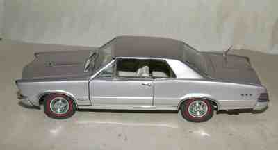 Danbury Mint 1:24 1965 Pontiac GTO Die-cast Model Car Silver