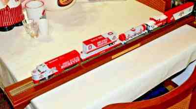 HO OHIO STATE BUCKEYES DANBURY MINT 2002 TRAIN SET