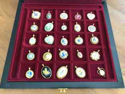 25 PENDANTS of the WORLD'S GREATEST PORCELAIN HOUSES COMPLETE Set Danbury Mint
