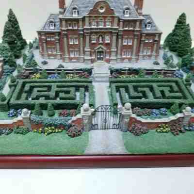 Danbury Mint Georgian Manor House Enchanted Castles of Europe 1995 Wooden Base