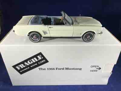 B-15 DANBURY MINT 1966 FORD MUSTANG DIE CAST 1:24 SCALE CAR - ORIGINAL BOX