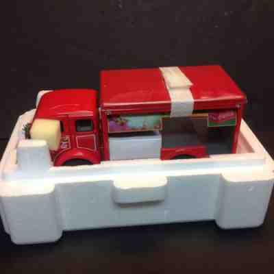 DANBURY MINT DIE CAST METAL - 1950'S COCA COLA CHRISTMAS TRUCK WITH DISPLAY CASE
