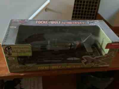 THE ULTIMATE SOLDIER 1/32 FOCKE-WULF FW 190A 7 A 8A 9 Red 19 Brand New in Box