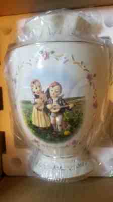 M. J. HUMMEL "VASE" THE DANBURY MINT - GOEBEL - M. I. HUMMEL - BAAR SWITZERLAND 