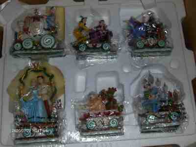 DANBURY MINT: Cinderalla Train in original box/certifcate