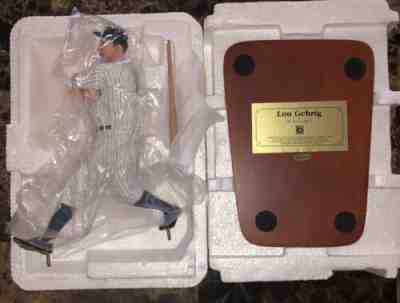 Lou Gehrig N.Y. Yankees Danbury Mint 8.5" Figurine In Original Styrofoam New.