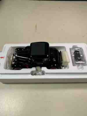 Danbury Mint 1:24 Limited Edition 1931 Ford Model A Coupe Black And Maroon
