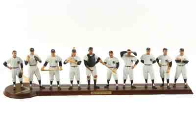 NEW DANBURY MINT 1961 NEW YORK YANKEES TEAM STATUE.