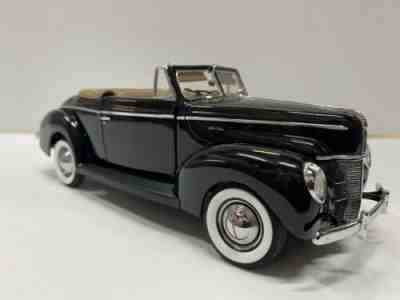Danbury Mint 1940 Ford Deluxe Convertible 1:24 Diecast Car