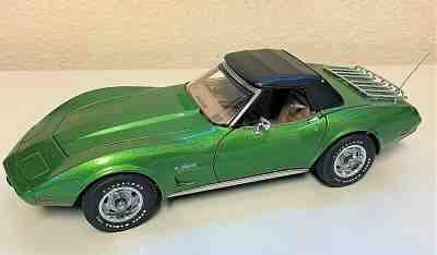 Danbury Mint 1975 Corvette Convertible Bright Green 1:24 Diecast Car MIB GB045
