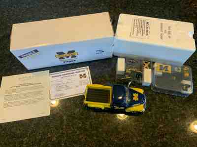 Danbury Mint Michigan Wolverines 1953 Chevrolet Pickup 1:24 