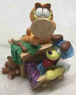 Heres Lookin  At Me Danbury Mint Garfield Figurine 1981 Odie Jim Davis