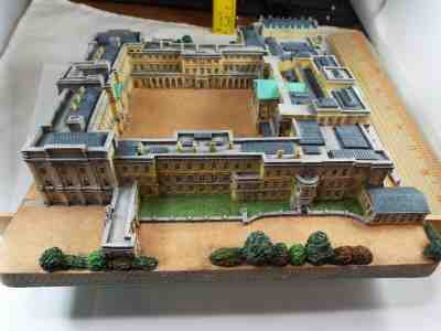 BUCKINGHAM PALACE LONDON RESIDENCE OFTHE BRITISH SOVEREIGN DANBURY MINT COA  NIB