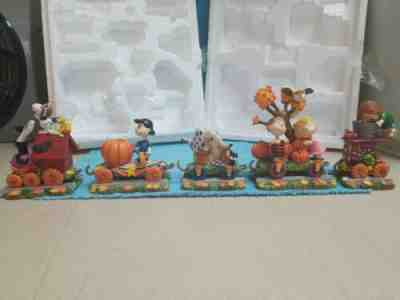 RARE PEANUTS PUMPKIN PATCH EXPRESS TRAIN DANBURY * MINT EXCLUSIVE * HALLOWEEN 