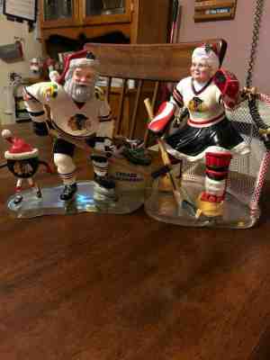 THE DANBURY MINT CHICAGO BLACKHAWKS MR.& MRS. SANTA CLAUSE PRE- OWNED RARE!