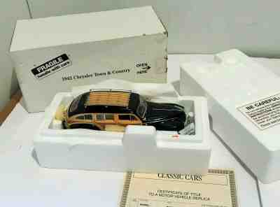 1/24 Diecast Danbury Black 1942 Chrysler Town & Country Station Wagon Box & Tile