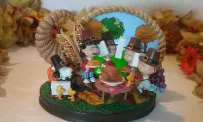Peanuts ~ Happy Thanksgiving Charlie Brown ~ Danbury Mint Lighted Decoration