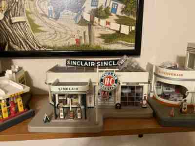 DANBURY MINT VINTAGE SINCLAIR SERVICE STATION DIORAMA DISPLAY. 1:24