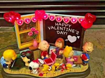 Danbury Mint Peanuts - Be My Valentine - Lighted Display 