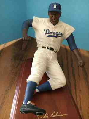Attention Baseball Fans! Amazing lifelike sculpture honoring Jackie Robinson!
