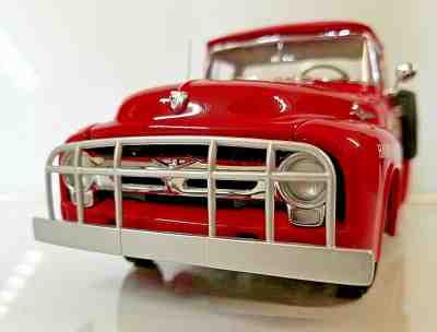 Danbury Mint 1956 Ford F-100 Half Ton Pickup 1/24 Texaco Service Truck Diorama