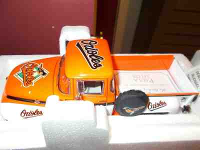 DANBURY MINT BALTIMORE ORIOLES TEAM CAR 1956 FORD F100 PICKUP NIB