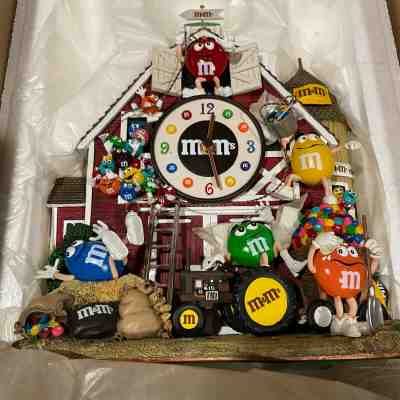 Unused Danbury Mint M&M Clock Farm Barn Clock 2005