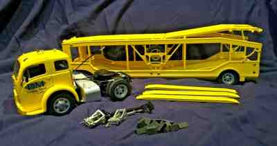 Danbury Mint 1/24 Scale 1952 Four Car Carrier Semi Truck Yellow