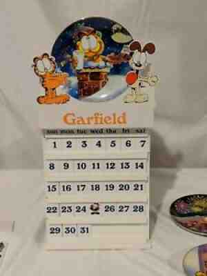 Danbury Mint 12-month Garfield Calendar with Collector Plates Original Packaging