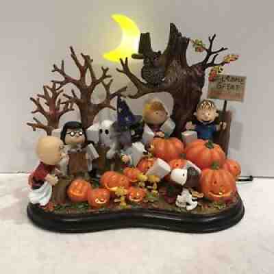 DANBURY MINT PEANUTS HALLOWEEN LIGHTED SCULPTURE "WELCOME, GREAT PUMPKIN!"