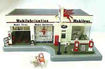 Danbury Mint MOBIL GAS STATION LIGHT UP CLOCK diorama vintage service station