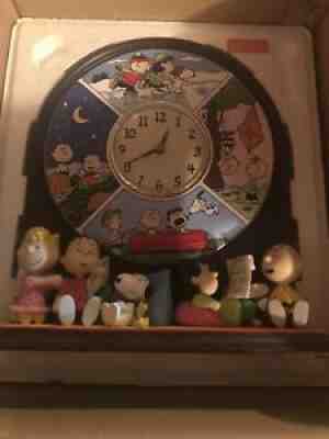 Peanuts Snoopy Charlie Brown "Four Seasons " Danbury Mint Ceramic Clock HTF