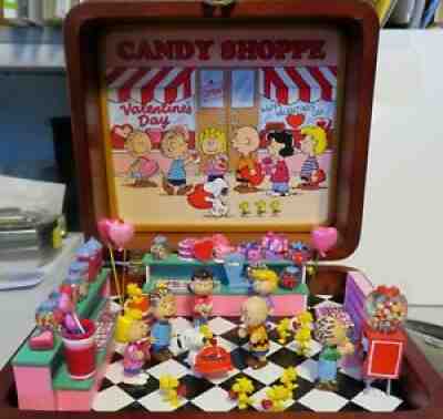 Valentines Day Peanuts Music Box