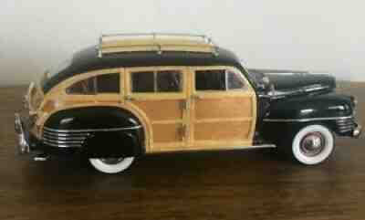 Danbury Mint Classic Car 1942 Chrysler Town and Country Diecast Car w/ Papers