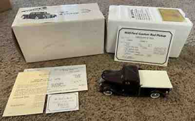 Danbury Mint 1935 Ford Custom Rod Pickup, Box & Title, 1:24
