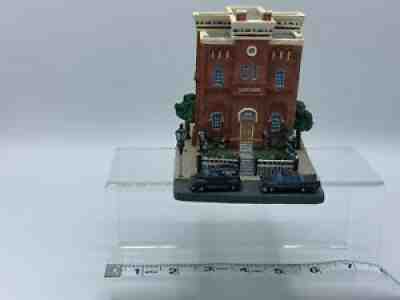 1995 w/ Box Danbury Mint Police Station- 5th Precinct Washington D.C.