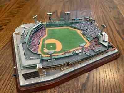 DANBURY MINT - BOSTON REDSOX DELUXE LIGHTED FENWAY PARK STADIUM