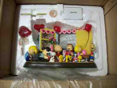 Danbury Mint Peanuts Be My Valentine Charlie Brown Snoopy & Friends