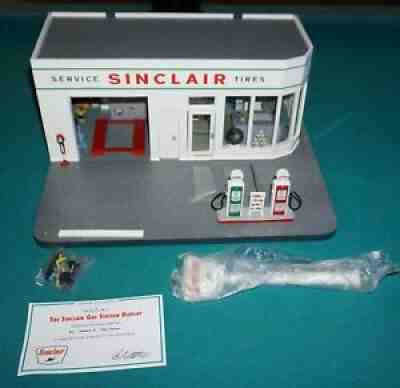 Sinclair Gas Station Danbury Mint 1/24 Diecast Plastic Resin Ceramic New In Box.