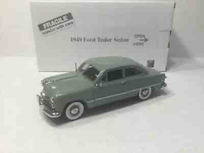 DANBURY MINT 1949 FORD TUDOR SEDAN, 1/24 SCALE, SEA MIST GREEN, â??RAREâ? NMIB